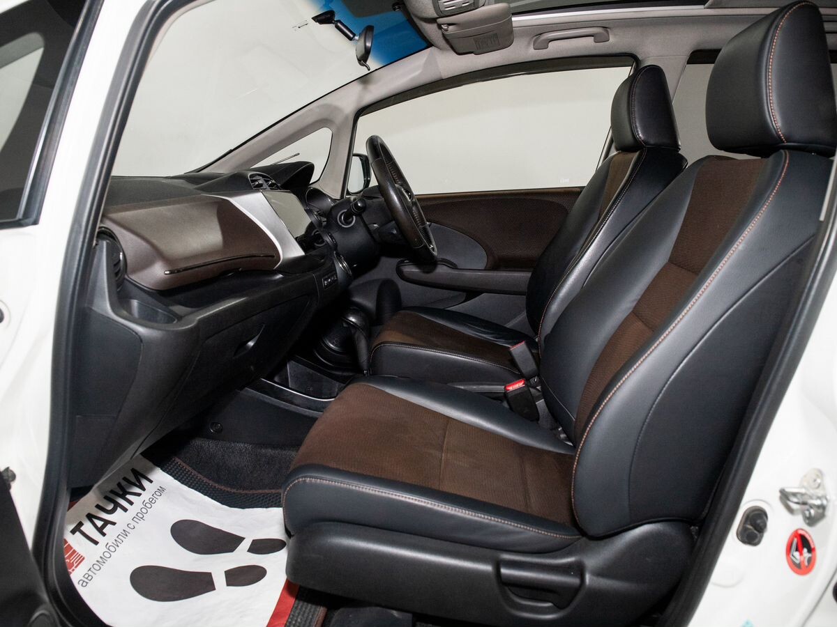 Honda Fit Shuttle 2012 - фото автомобиля