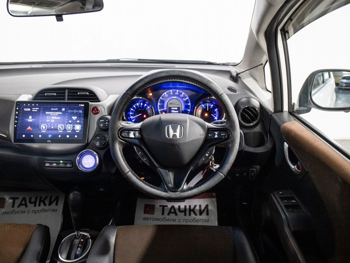 Honda Fit Shuttle 2012 - фото автомобиля