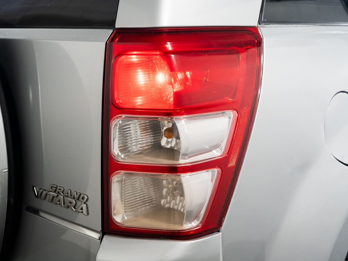Suzuki Grand Vitara 2011 - фото автомобиля