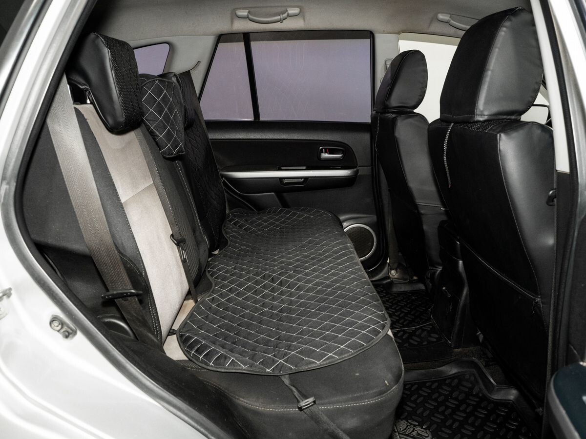 Suzuki Grand Vitara 2011 - фото автомобиля