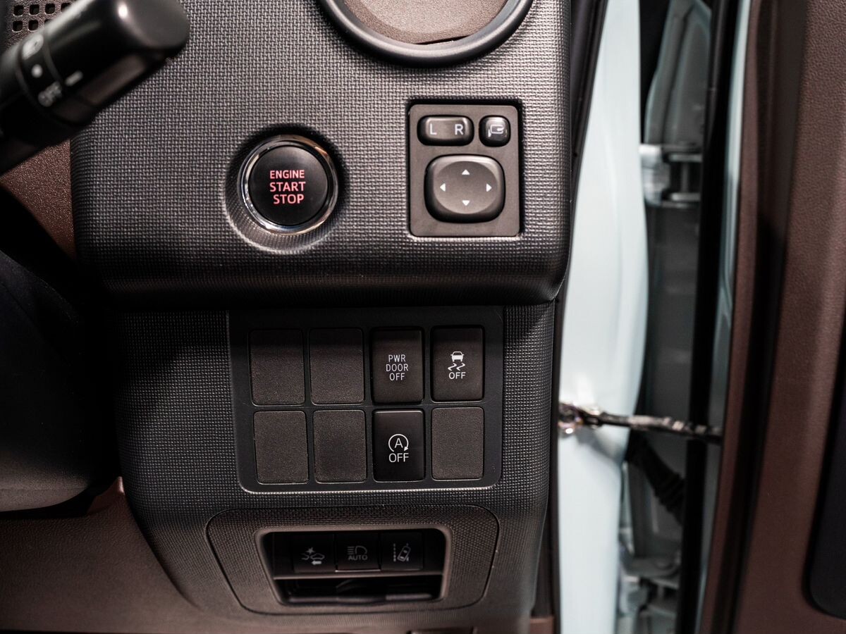 Toyota Porte 2019 - фото автомобиля