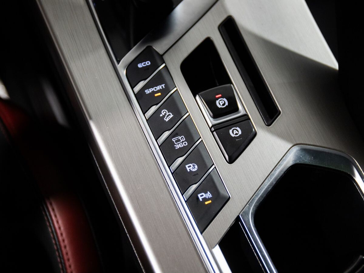 Geely Coolray 2020 - фото автомобиля