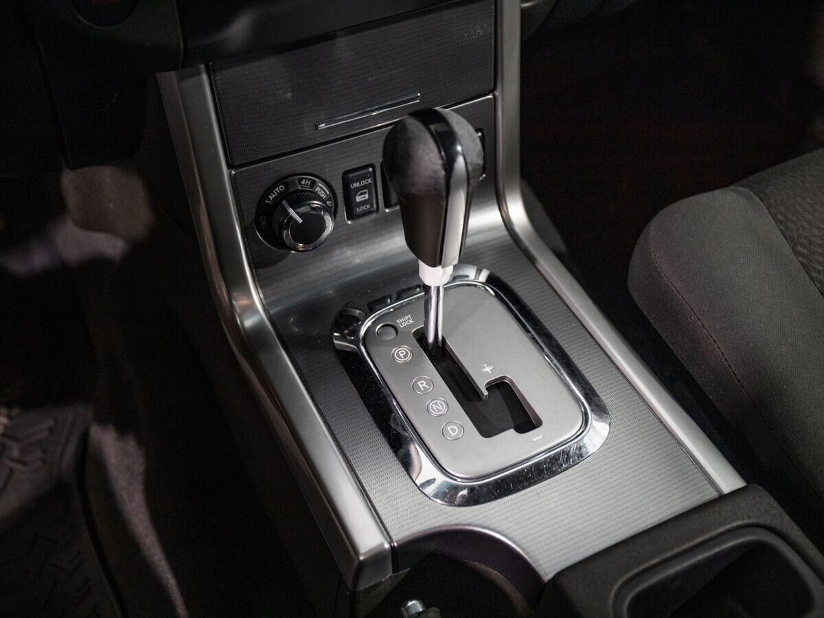 Nissan Pathfinder 2010 - фото автомобиля