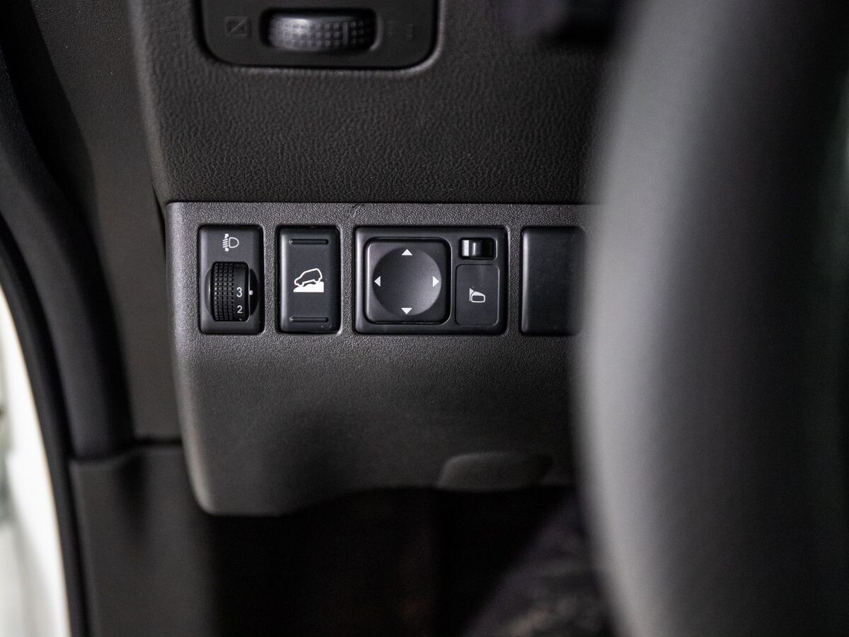 Nissan Pathfinder 2010 - фото автомобиля