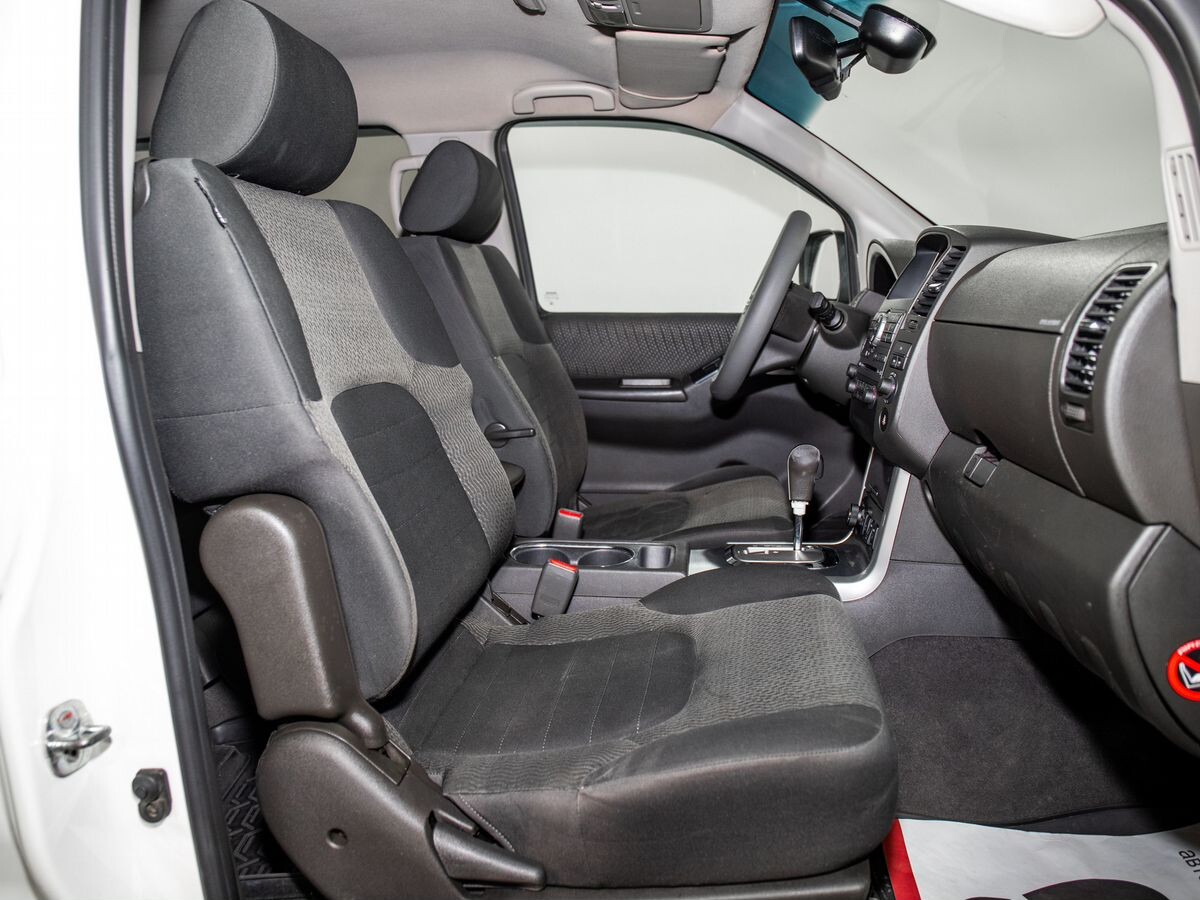 Nissan Pathfinder 2010 - фото автомобиля