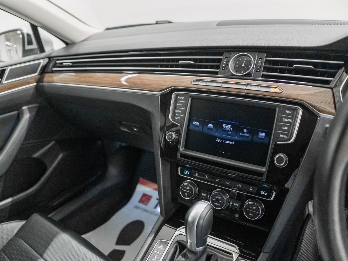 Volkswagen Passat 2016 - фото автомобиля