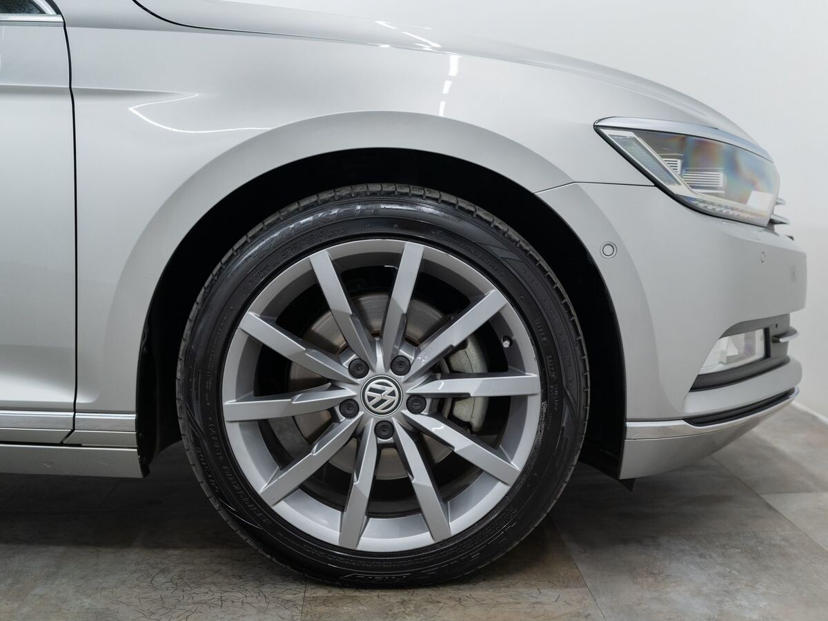 Volkswagen Passat 2016 - фото автомобиля