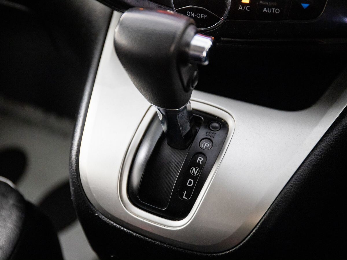 Nissan Serena 2012 - фото автомобиля