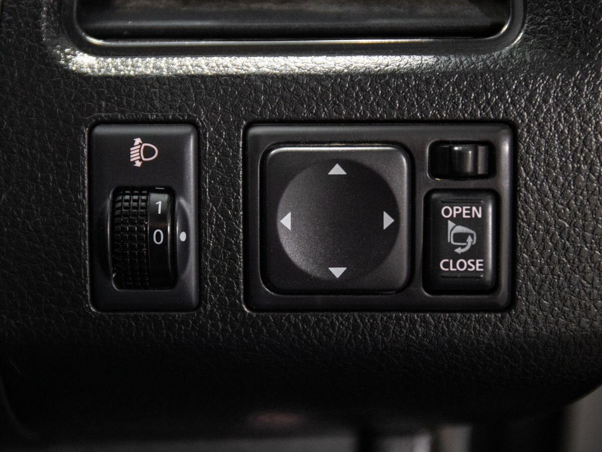 Nissan Serena 2012 - фото автомобиля