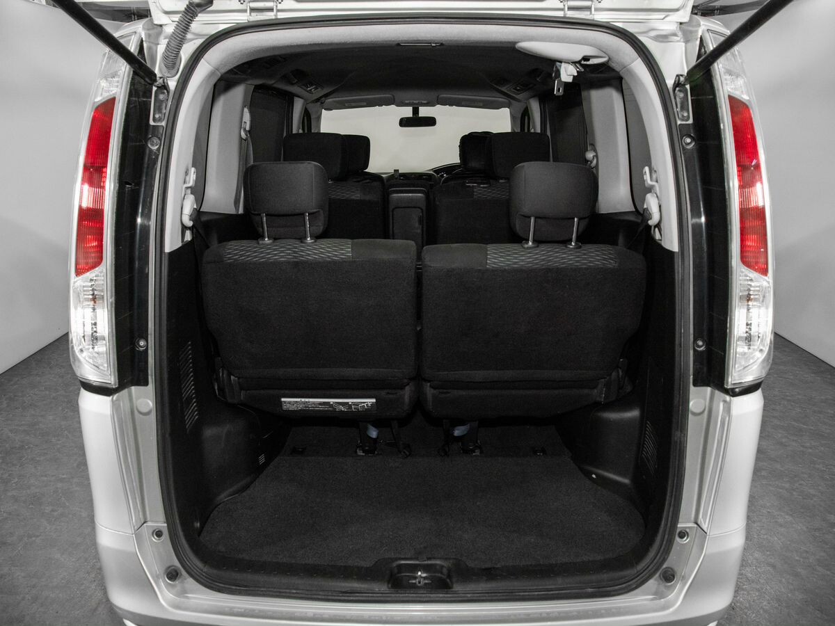 Nissan Serena 2012 - фото автомобиля