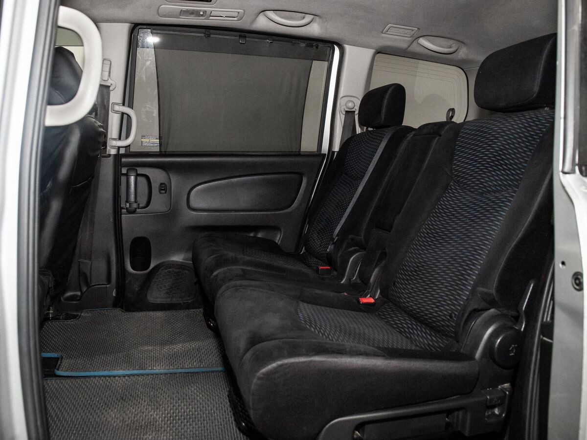 Nissan Serena 2012 - фото автомобиля