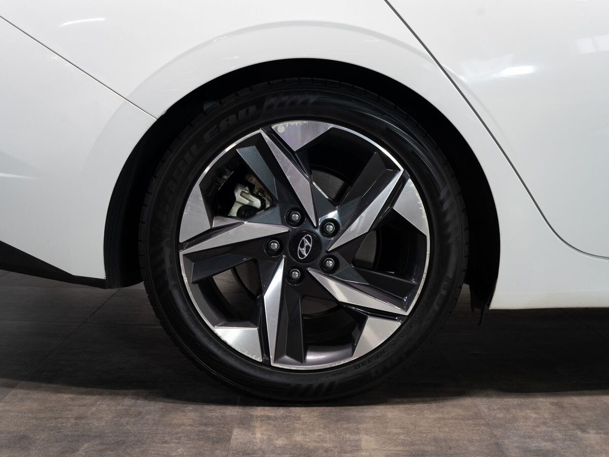 Hyundai Elantra 2021 - фото автомобиля