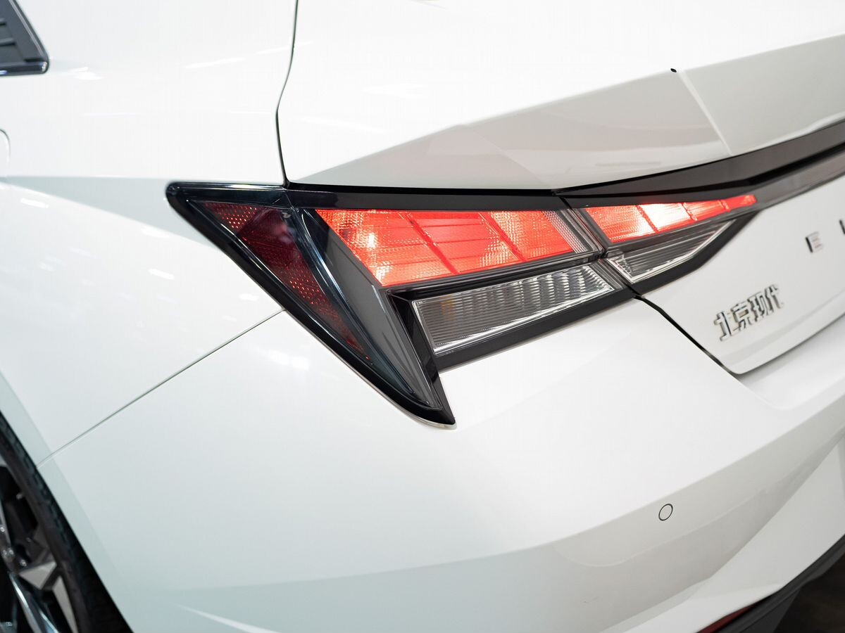 Hyundai Elantra 2021 - фото автомобиля