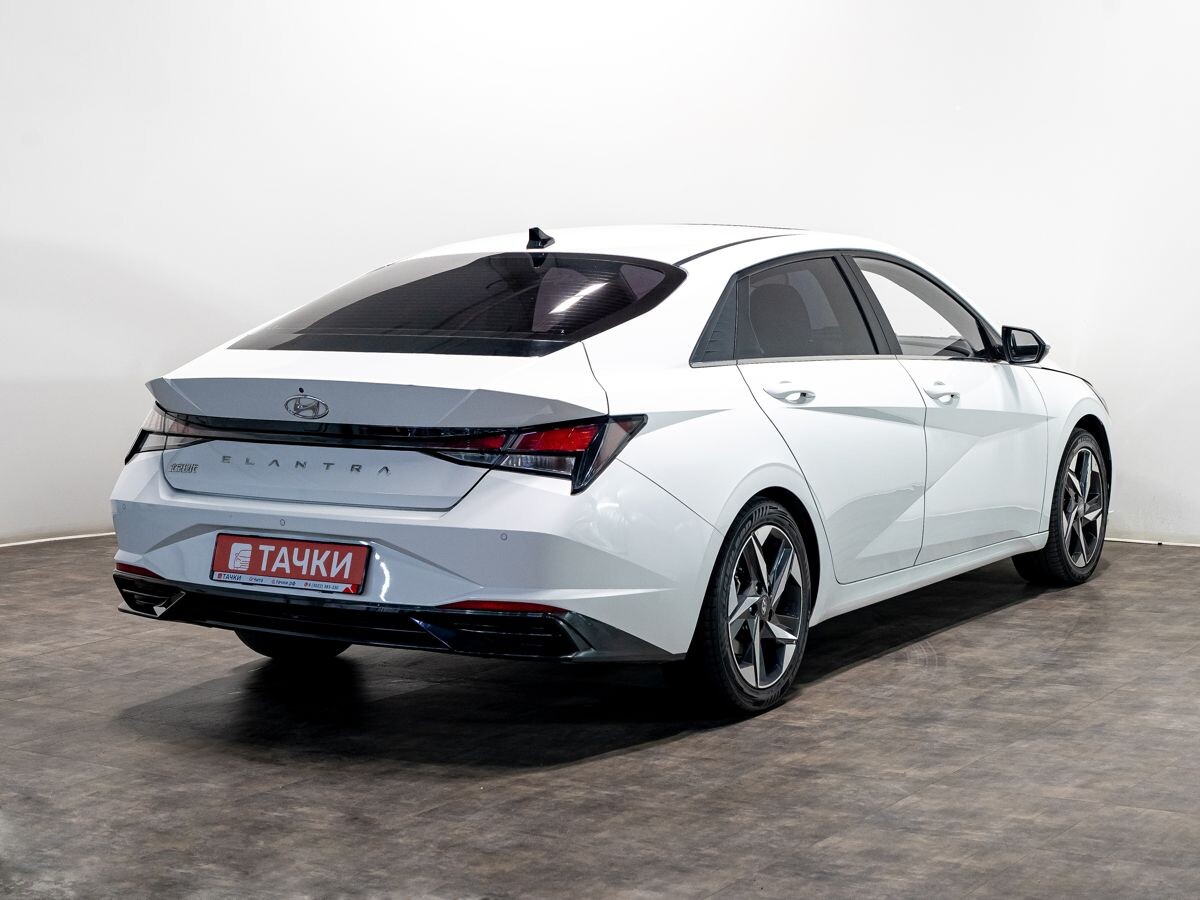 Hyundai Elantra 2021 - фото автомобиля