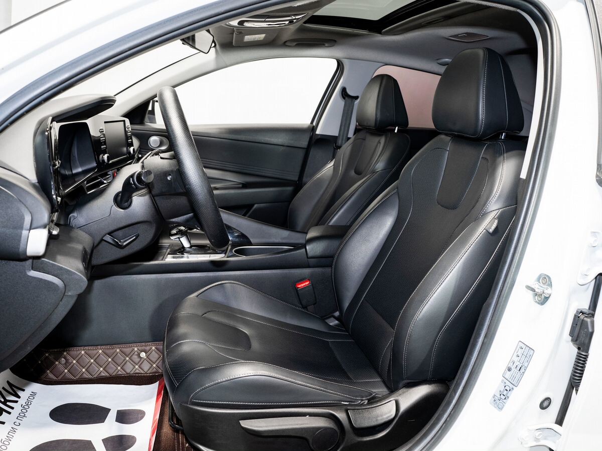 Hyundai Elantra 2021 - фото автомобиля