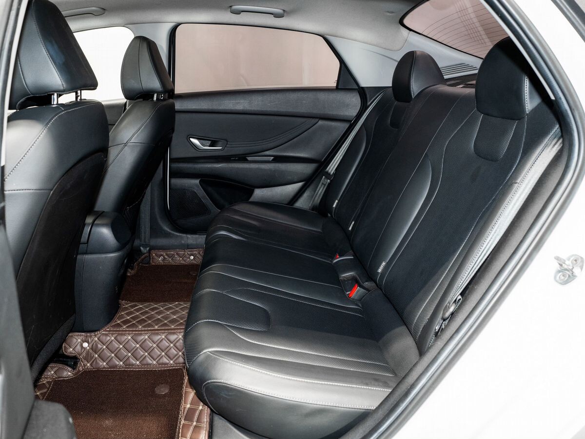Hyundai Elantra 2021 - фото автомобиля