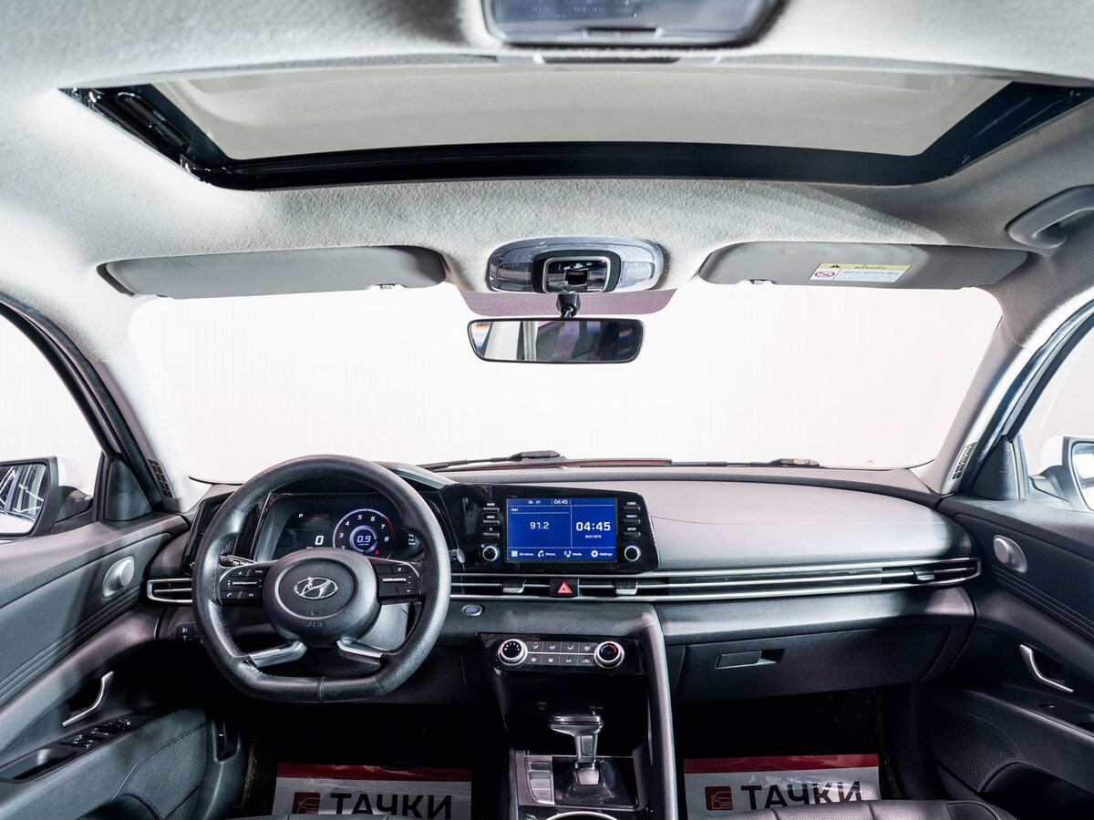 Hyundai Elantra 2021 - фото автомобиля