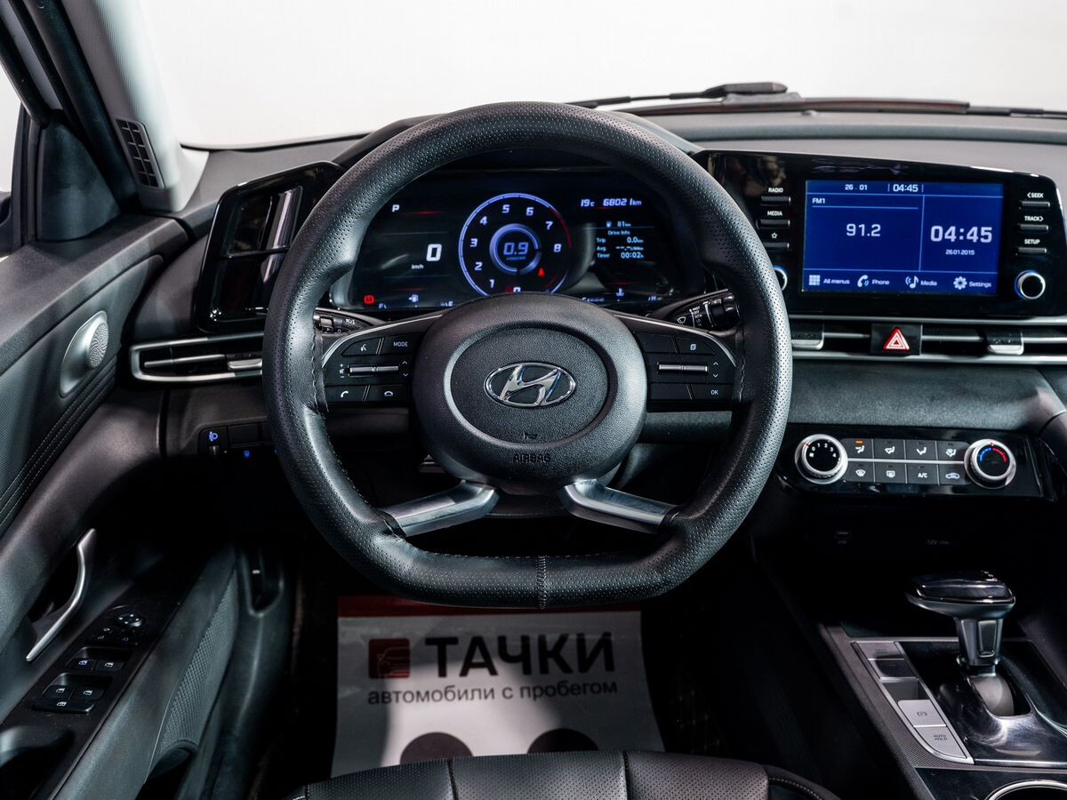 Hyundai Elantra 2021 - фото автомобиля
