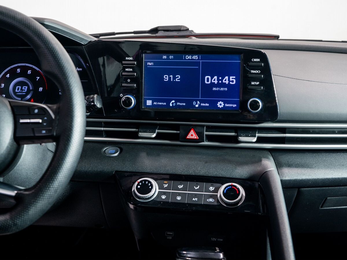 Hyundai Elantra 2021 - фото автомобиля
