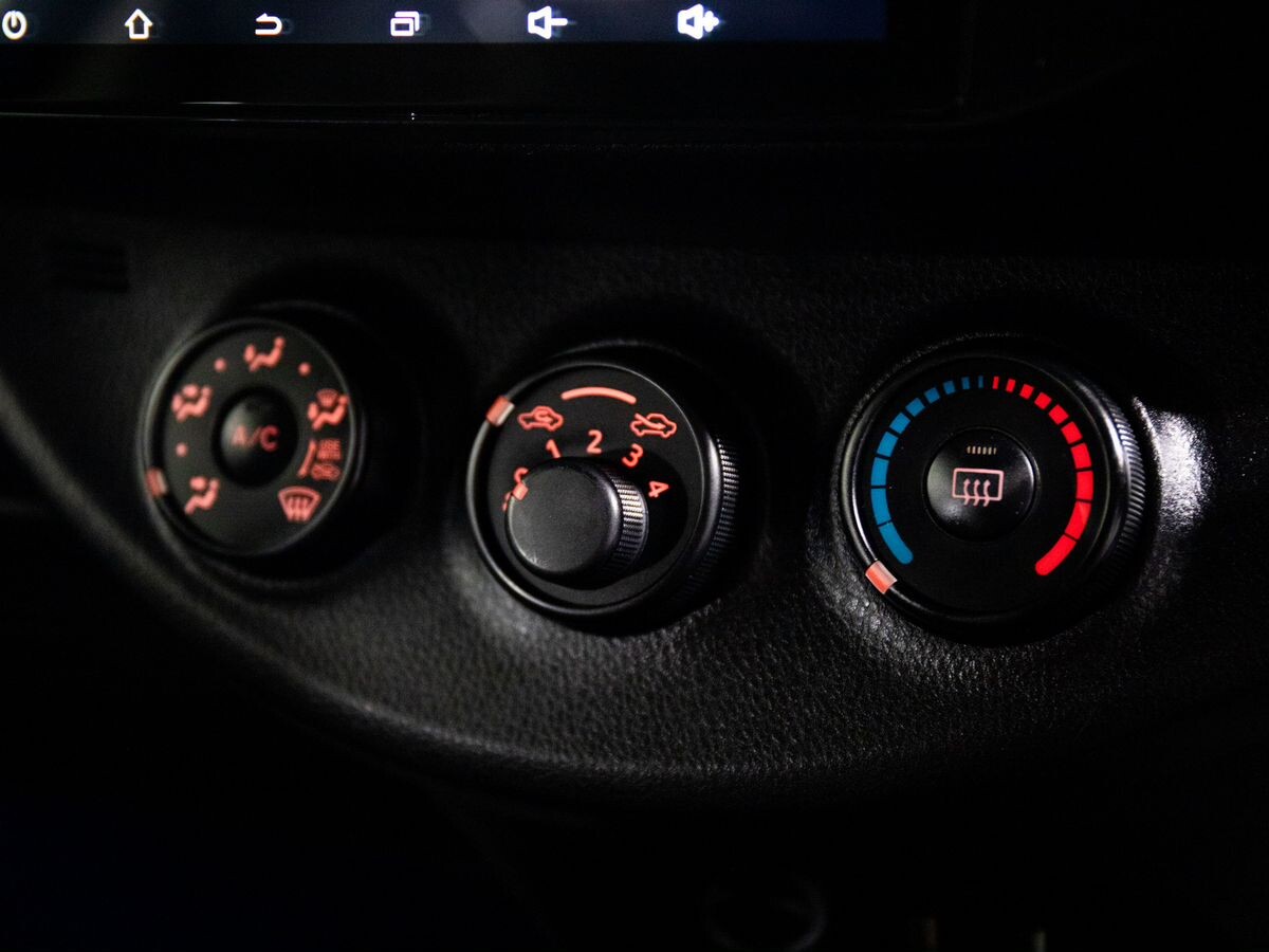 Toyota Vitz 2017 - фото автомобиля
