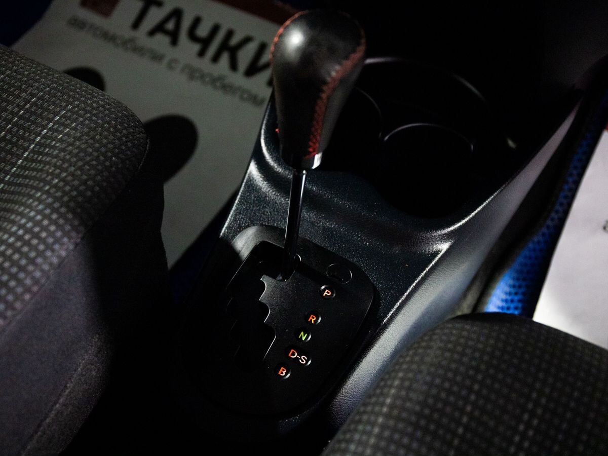 Toyota Vitz 2017 - фото автомобиля
