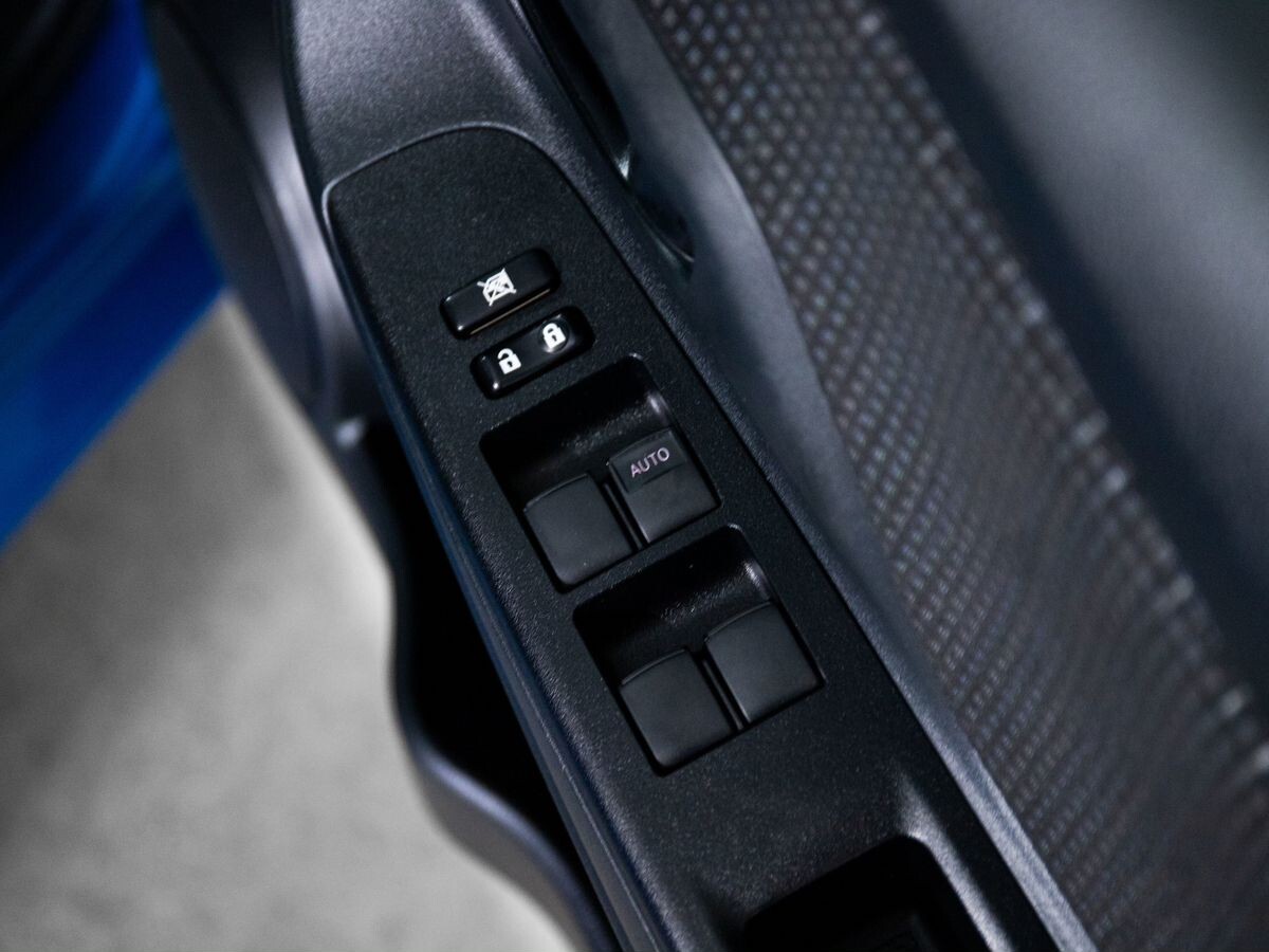 Toyota Vitz 2017 - фото автомобиля