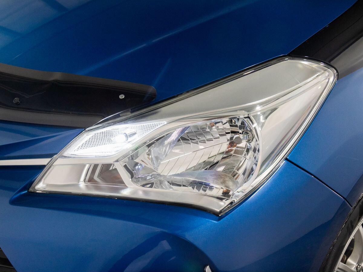 Toyota Vitz 2017 - фото автомобиля
