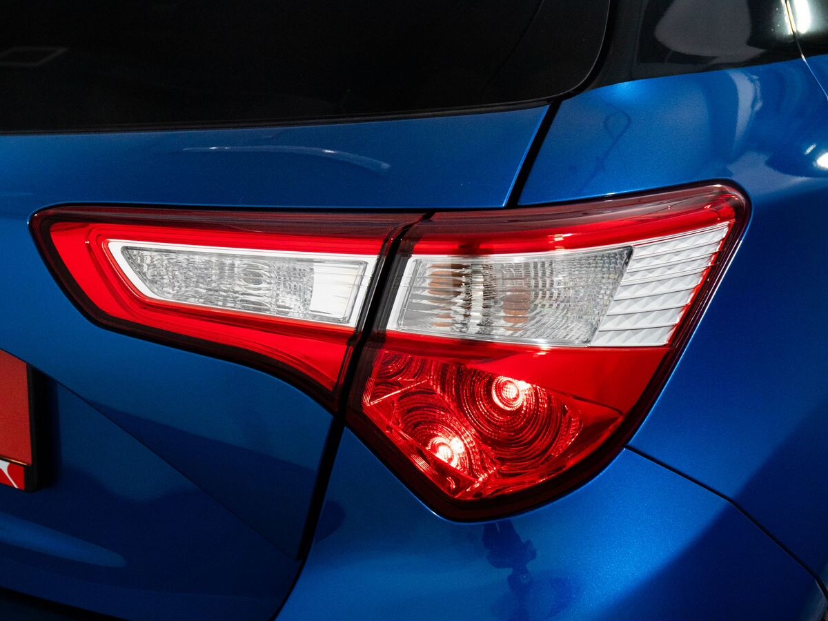 Toyota Vitz 2017 - фото автомобиля