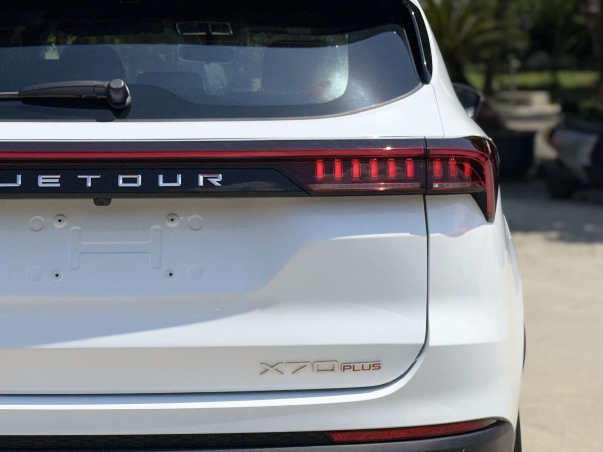Jetour X70 Plus 2023 - фото автомобиля