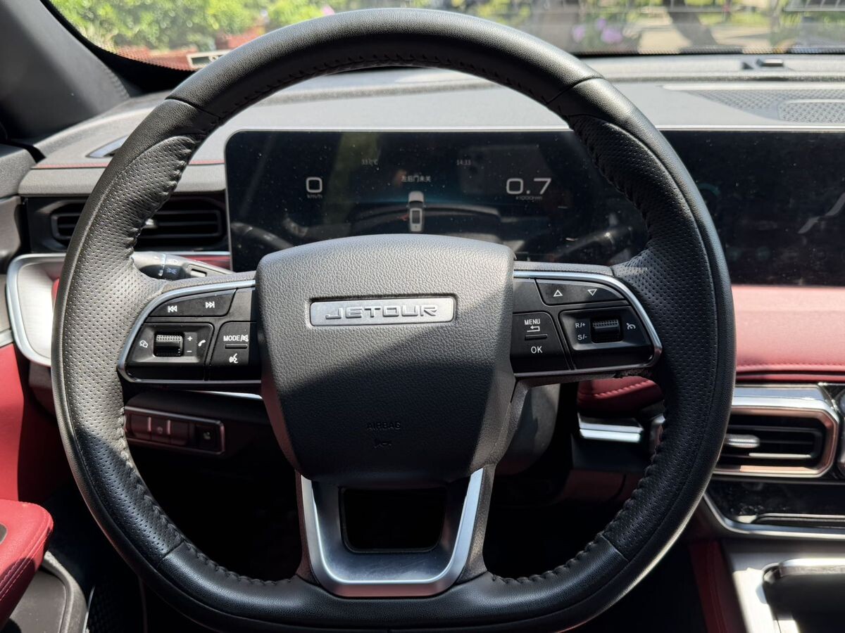 Jetour X70 Plus 2023 - фото автомобиля