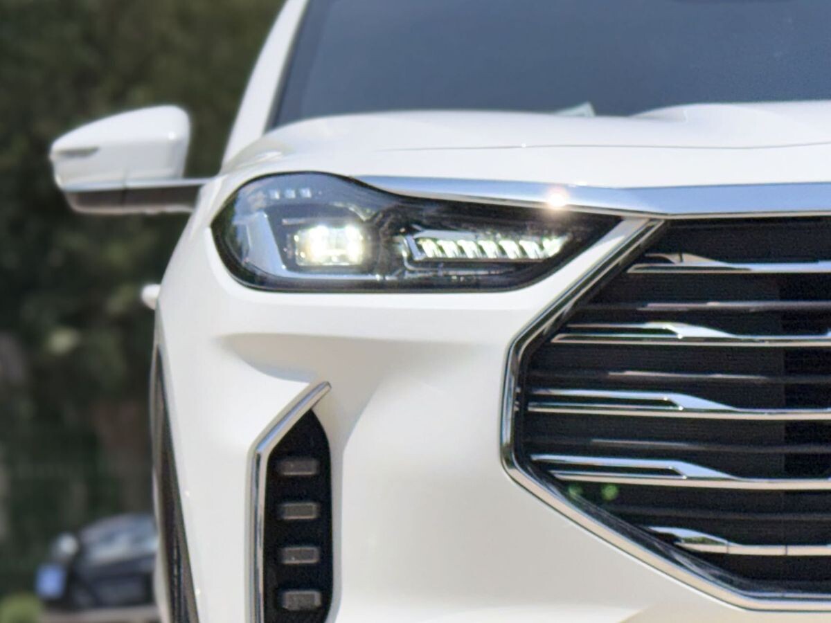 Jetour X70 Plus 2023 - фото автомобиля
