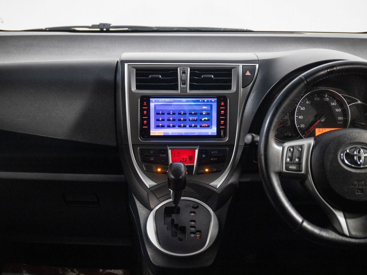 Toyota Ractis 2012 - фото автомобиля