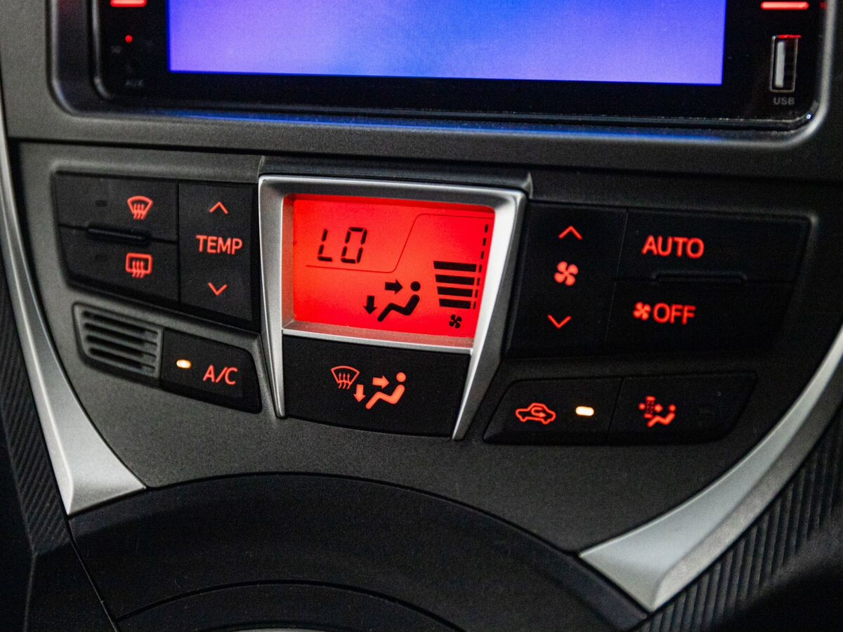 Toyota Ractis 2012 - фото автомобиля