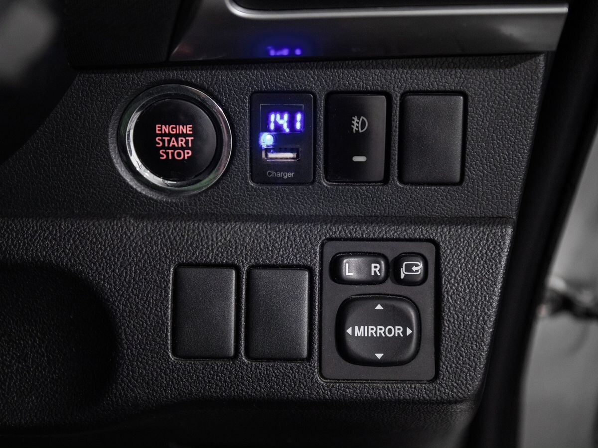 Toyota Ractis 2012 - фото автомобиля