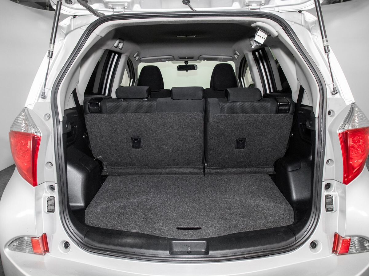 Toyota Ractis 2012 - фото автомобиля