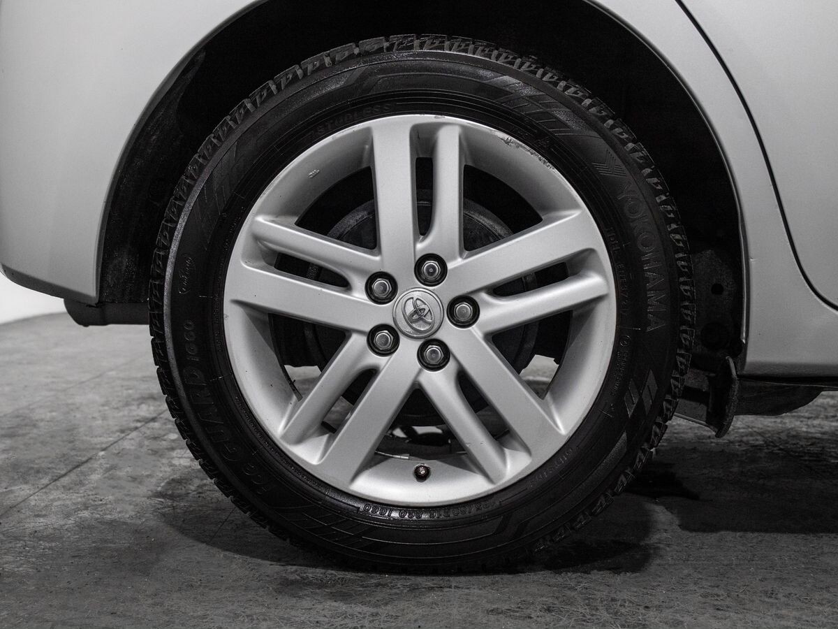 Toyota Ractis 2012 - фото автомобиля