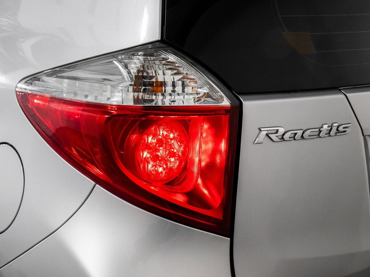 Toyota Ractis 2012 - фото автомобиля