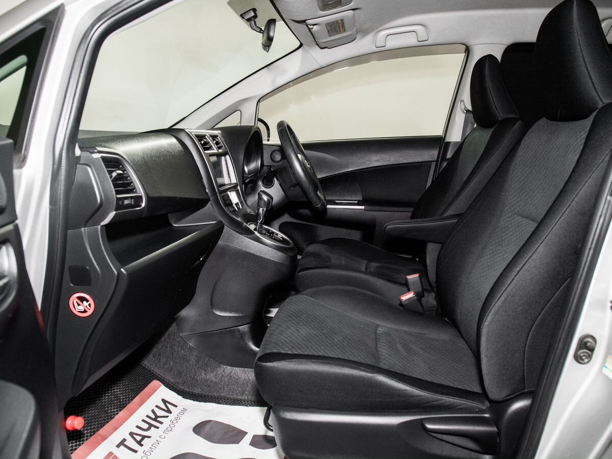 Toyota Ractis 2012 - фото автомобиля