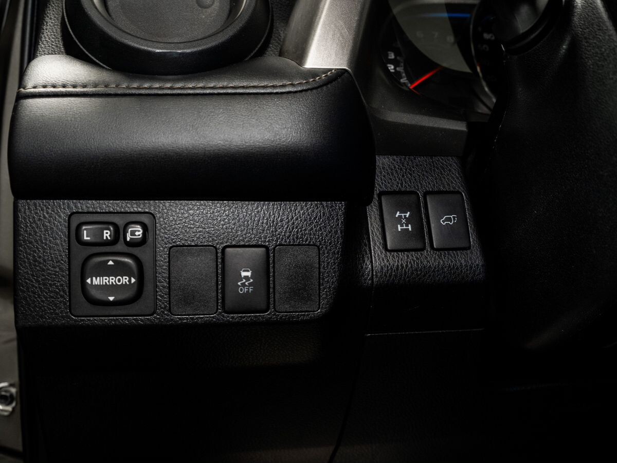 Toyota RAV4 2015 - фото автомобиля