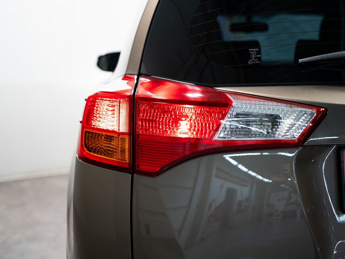 Toyota RAV4 2015 - фото автомобиля