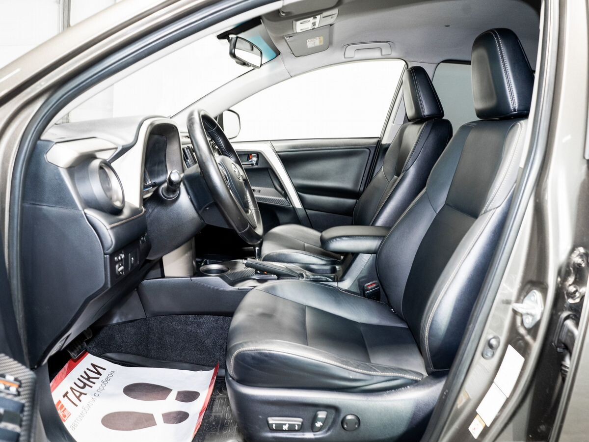 Toyota RAV4 2015 - фото автомобиля