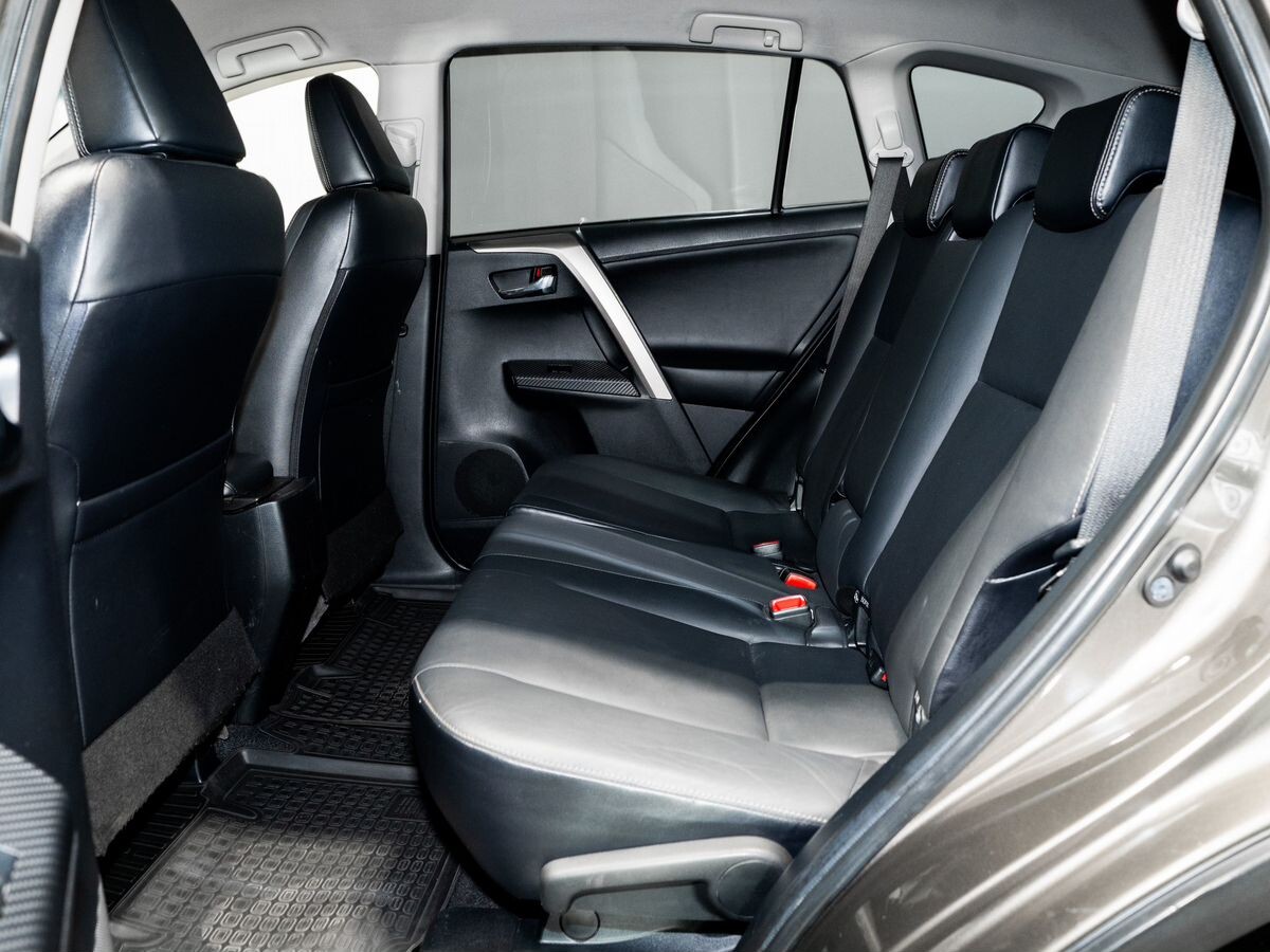 Toyota RAV4 2015 - фото автомобиля