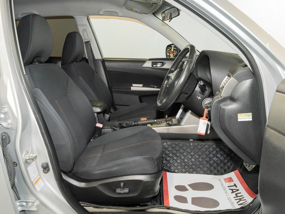 Subaru Forester 2010 - фото автомобиля