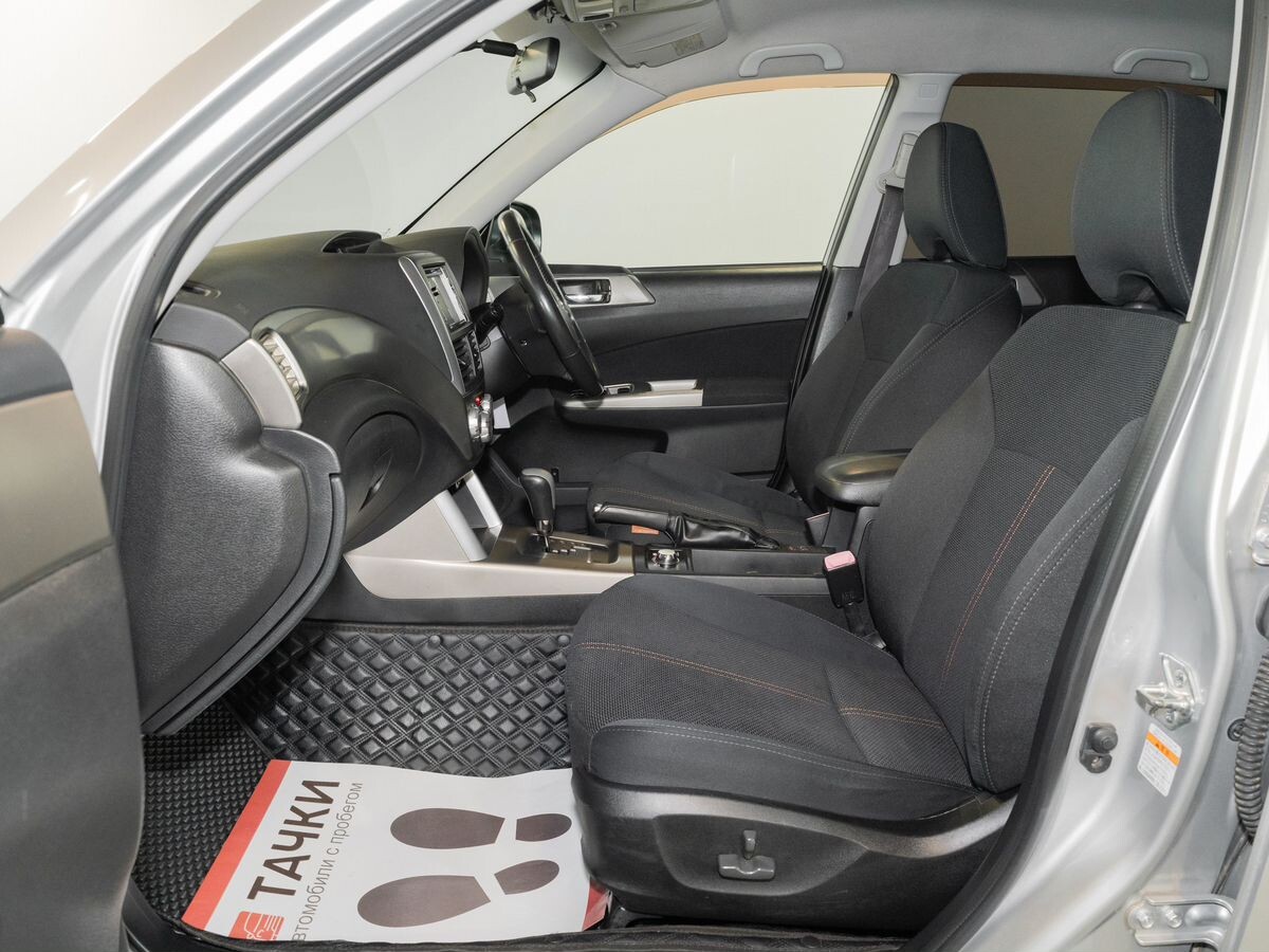 Subaru Forester 2010 - фото автомобиля