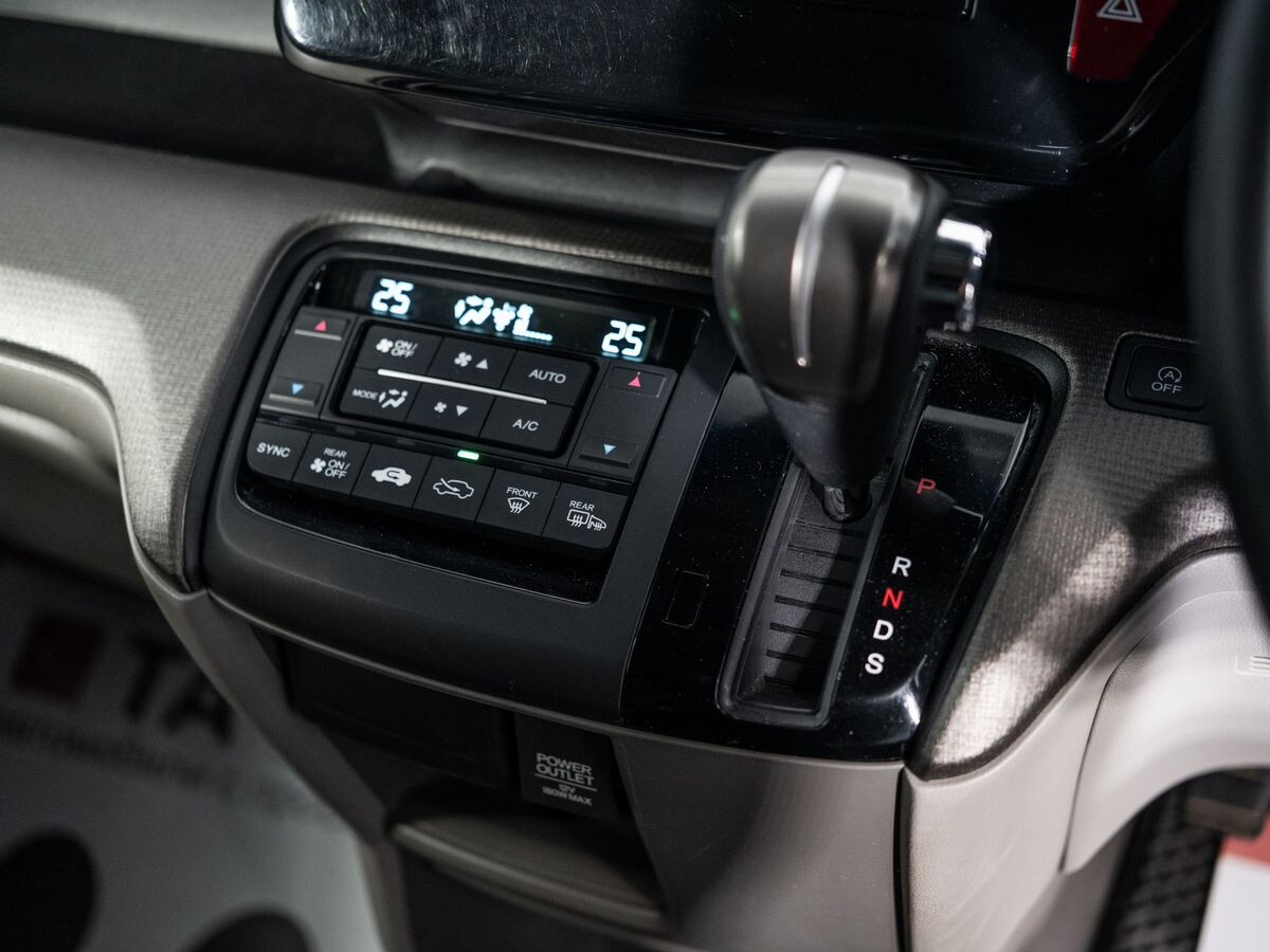 Honda Stepwgn 2017 - фото автомобиля