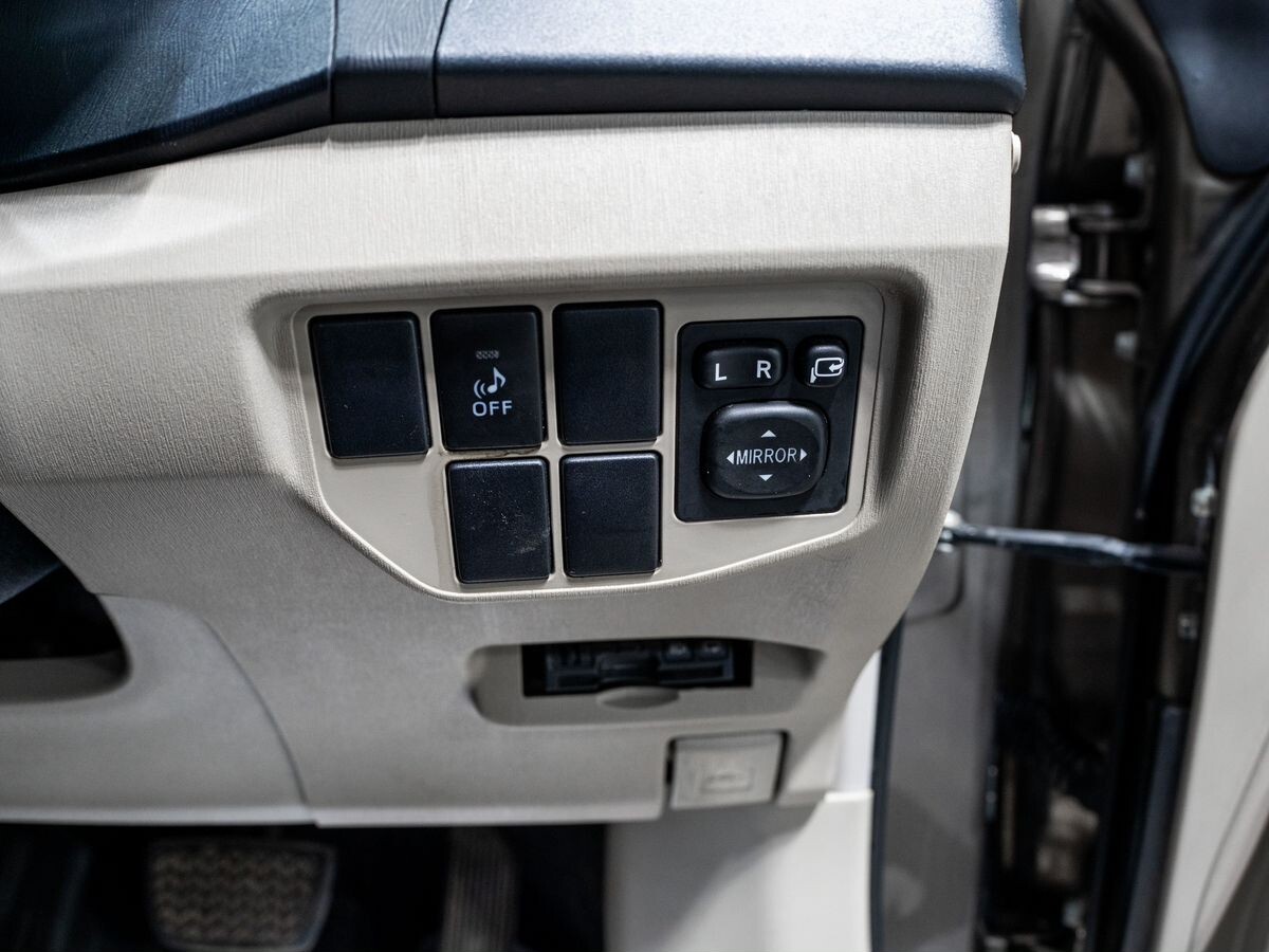 Toyota Prius 2013 - фото автомобиля
