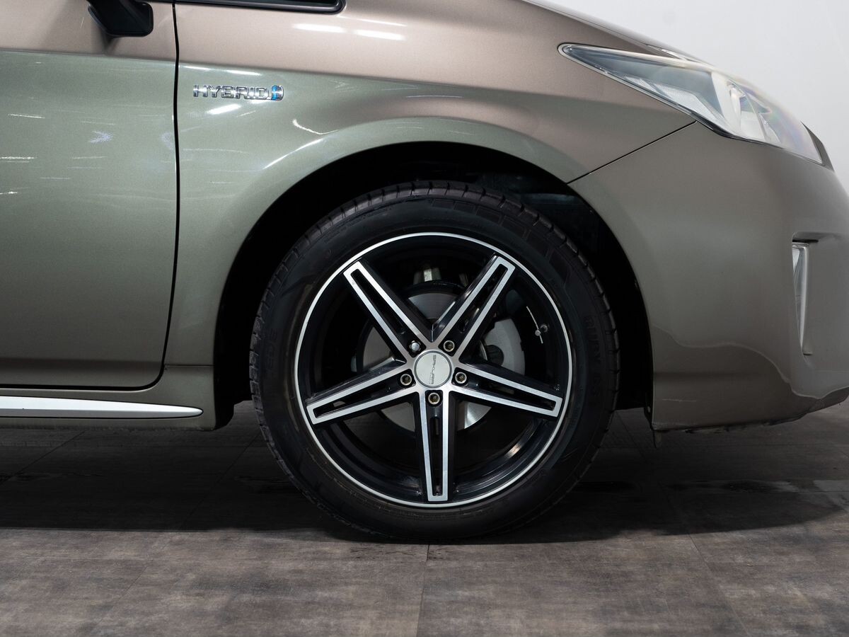 Toyota Prius 2013 - фото автомобиля