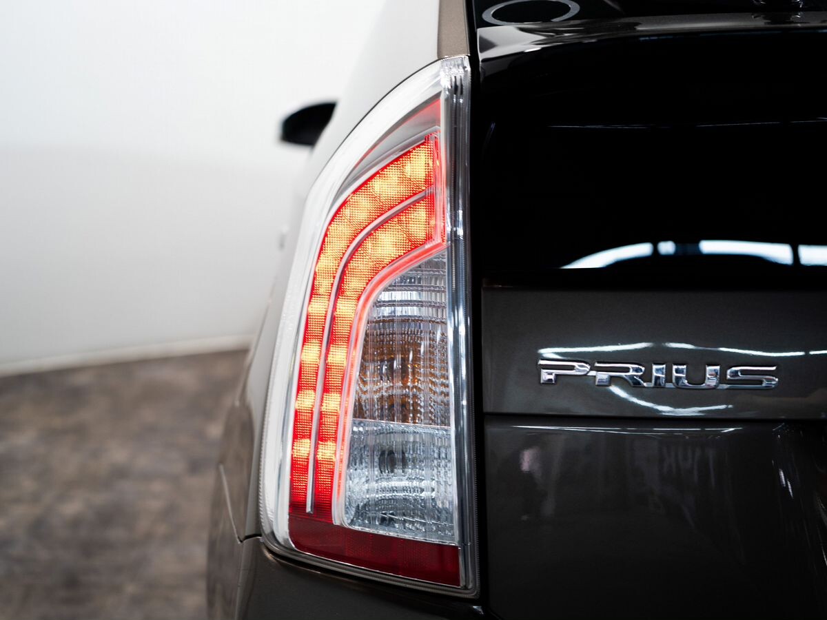 Toyota Prius 2013 - фото автомобиля