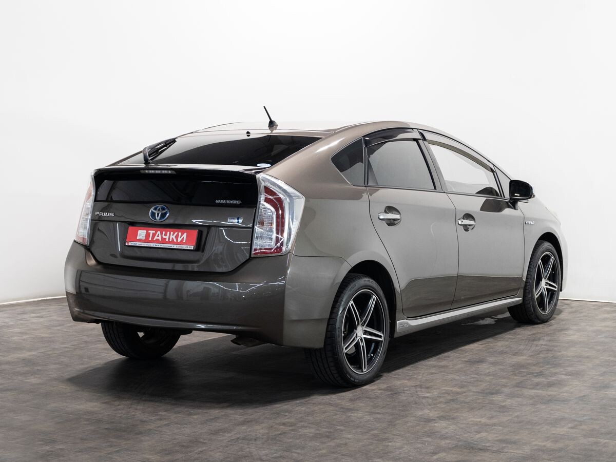 Toyota Prius 2013 - фото автомобиля