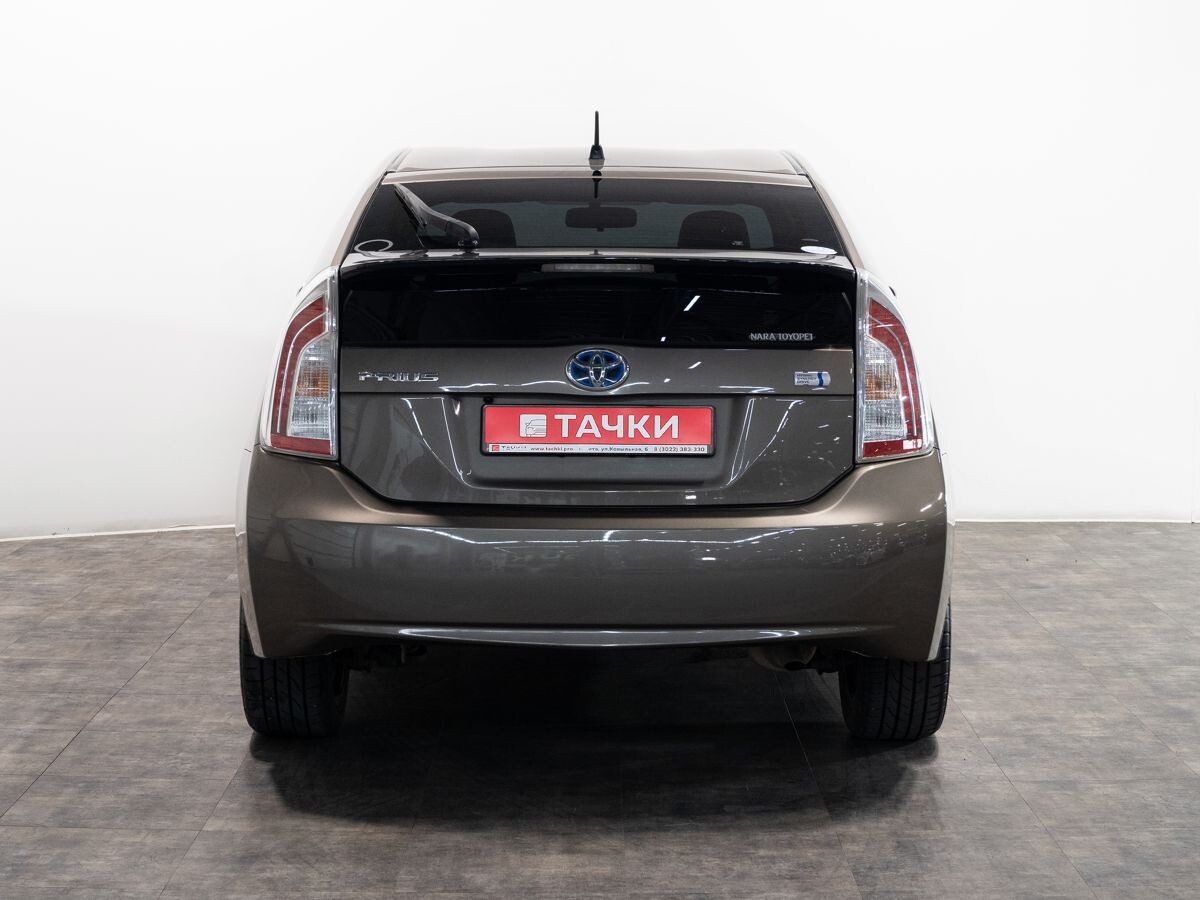 Toyota Prius 2013 - фото автомобиля